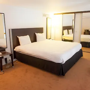 Hotel Progress ****